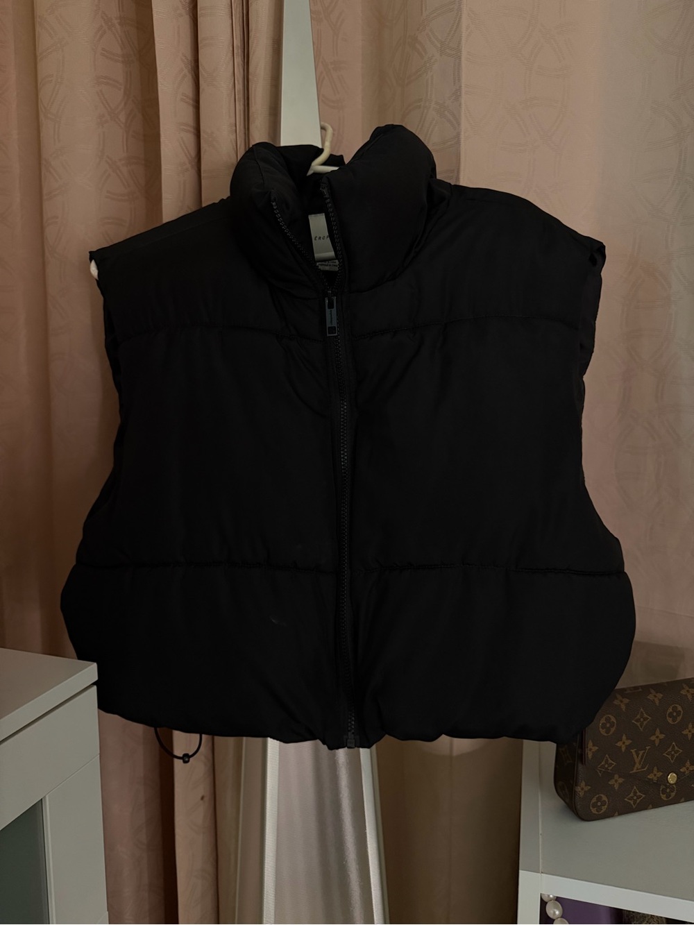 Aeropostale Black Puffer Vest - Sleeveless Zip Front